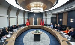 Özgür Özel, Fransız senatörleri CHP'de ağırladı