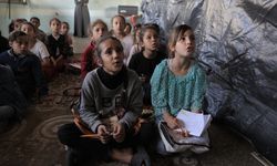 Gazze’de gönüllü öğretmenler 400 çocuğa umut oluyor