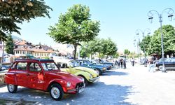 Avrupa’dan gelen klasik otomobiller Prizren’de sergilendi