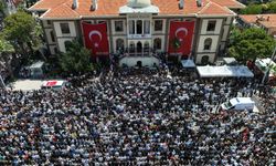 Ferdi Zeyrek için belediye önünde tören düzenlendi