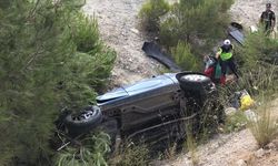 Balıkesir’de otomobil şarampole devrildi 5 kişi yaralandı