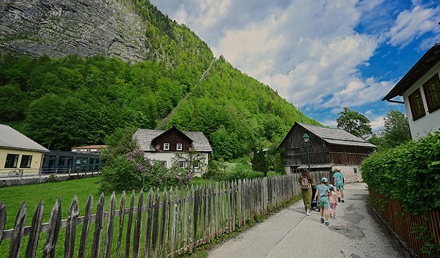 İsviçre'deki Yaya Dostu Köy, Doğal Güzellikleriyle Göz Kamaştırıyor