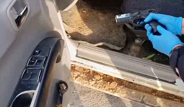 Mersin’de kalem görünümlü tabanca ele geçirildi