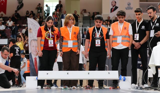 Hatay'da robotik heyecanı! 1739 öğrenci yarışmada buluştu