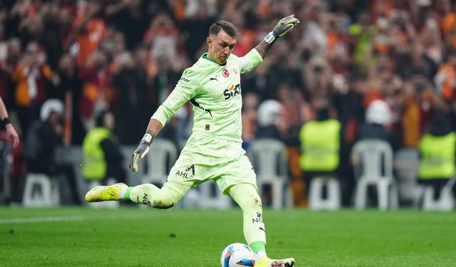 Muslera imza gününde taraftarla! Etkinlikte aksaklık yaşandı