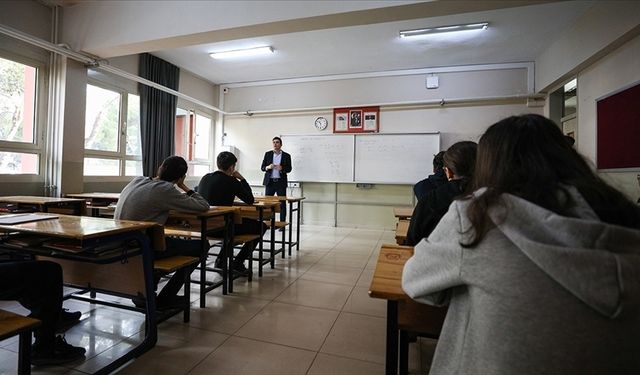 Öğretmen alımı başvuruları bugün saat 16.00'da bitiyor