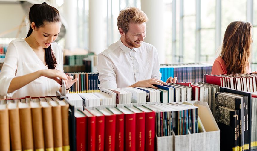 Kitap Koleksiyonunuzu Düzenlemenin Yaratıcı Yolları