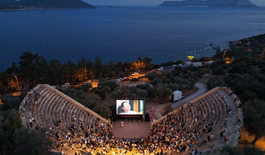 Kaş Film Festivali antik tiyatroda başladı