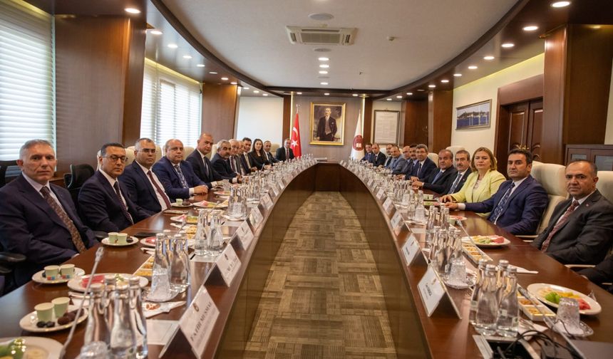 Birol Kırmaz başkanlığındaki heyetten HSK’ya tebrik ziyareti