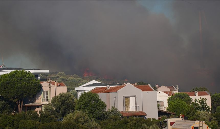 Çeşme ve Ödemiş’te orman yangınlarına müdahale sürüyor